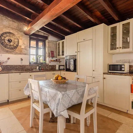 Feriehus 'i Folia' With Roof Garden And Terrace Pissouri